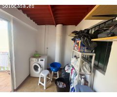 ¡Encantadora casa de pueblo en Mutxamel con 4 dormitorios y terraza!