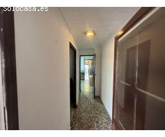 ¡Encantadora casa de pueblo en Mutxamel con 4 dormitorios y terraza!