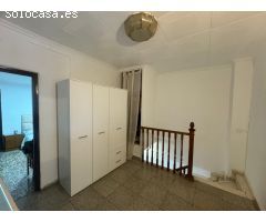 ¡Encantadora casa de pueblo en Mutxamel con 4 dormitorios y terraza!