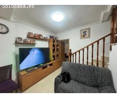 ¡Encantadora casa de pueblo en Mutxamel con 4 dormitorios y terraza!
