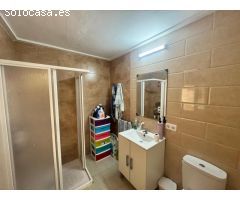 ¡Encantadora casa de pueblo en Mutxamel con 4 dormitorios y terraza!