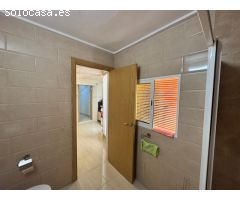 ¡Encantadora casa de pueblo en Mutxamel con 4 dormitorios y terraza!