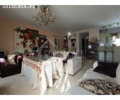 Residencia de Estilo con Azotea Panorámica: Espaciosa y Lujosa Casa de 2