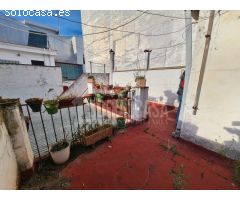 CASA PARA DEMOLER Y RECONSTRUIR A MINUTOS DEL PALACIO DE VIANA Y PLAZA DE LA