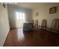 SE ALQUILA EN CIUDAD JARDIN, HABITACIONES A ESTUDIANTES 3 DORMITORIOS (2