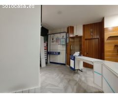 MAGNÍFICO LOCAL COMERCIAL A PIE DE CALLE TOTALMENTE INSTALADO EN PLAZA ALBOLAFIA