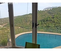 Villa de 3 habitaciones con vistas panorámicas al mar y montañas en Monte Pego.