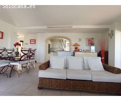 Espaciosa villa de 6 habitaciones con unas vistas espectaculares.