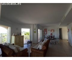 Espaciosa villa de 6 habitaciones con unas vistas espectaculares.