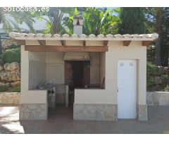 Espaciosa villa de 6 habitaciones con unas vistas espectaculares.