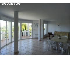 Espaciosa villa de 6 habitaciones con unas vistas espectaculares.