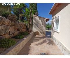 Espaciosa villa de 6 habitaciones con unas vistas espectaculares.