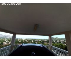 Espaciosa villa de 6 habitaciones con unas vistas espectaculares.