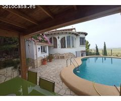 Villa de 3 habitaciones con vistas panorámicas al mar y montañas en Monte Pego.