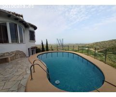 Villa de 3 habitaciones con vistas panorámicas al mar y montañas en Monte Pego.