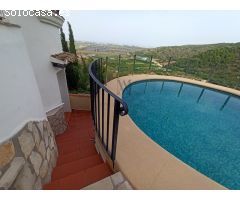 Villa de 3 habitaciones con vistas panorámicas al mar y montañas en Monte Pego.