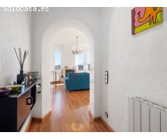 Atractivo Chalet con jardín, garaje y piscina