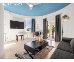 Atractivo Chalet con jardín, garaje y piscina