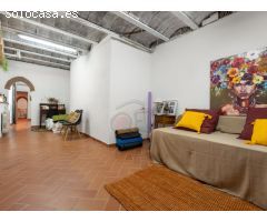 Atractivo Chalet con jardín, garaje y piscina