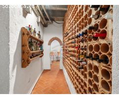 Atractivo Chalet con jardín, garaje y piscina