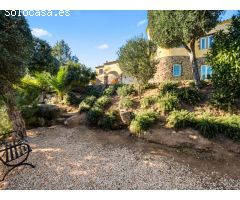 Atractivo Chalet con jardín, garaje y piscina