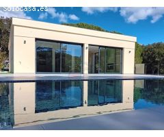 Magnífica villa de estilo moderno con piscina