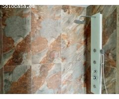 Una casa de alta calidad completamente reformada con jacuzzi en el centro de