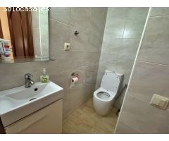 Una hermosa casa majestuosa con piscina de agua salada y a poca distancia de la