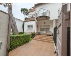 Casa en pleno centro de Platja daro, con amplio jardín