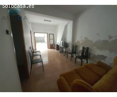 CASA DE PUEBLO CON GRAN GARAJE