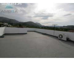 CASA CON INMENSO GARAJE
