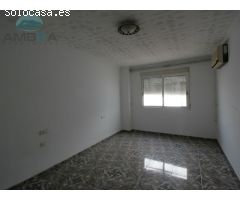 CASA CON INMENSO GARAJE