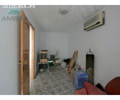 CASA CON INMENSO GARAJE