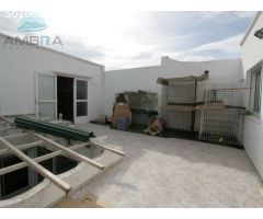 CASA CON INMENSO GARAJE