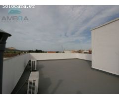 CASA CON INMENSO GARAJE