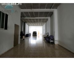 CASA CON INMENSO GARAJE