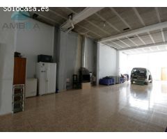 CASA CON INMENSO GARAJE