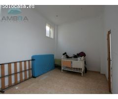 CASA CON INMENSO GARAJE