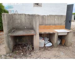 TERRENO DE NARANJOS CON CASETA DE APEROS