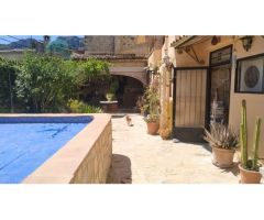 ESPECTACULAR CASA CON PISCINA