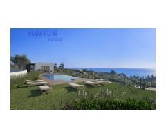 Adosado en venta a estrenar con vistas al mar cerca de Sotogrande.