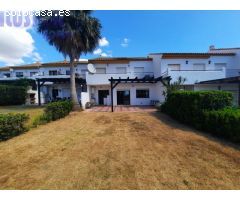 Chalet adosado en primera linea de playa con vistas al mar y jardín