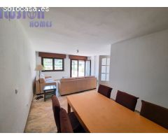 Chalet adosado en primera linea de playa con vistas al mar y jardín