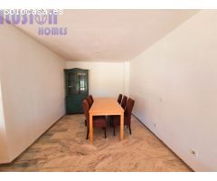 Chalet adosado en primera linea de playa con vistas al mar y jardín