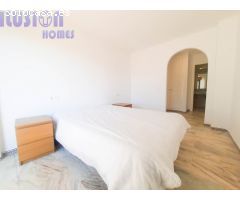 Chalet adosado en primera linea de playa con vistas al mar y jardín