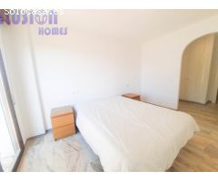 Chalet adosado en primera linea de playa con vistas al mar y jardín