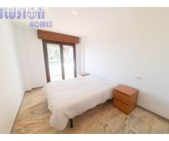 Chalet adosado en primera linea de playa con vistas al mar y jardín