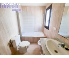 Chalet adosado en primera linea de playa con vistas al mar y jardín