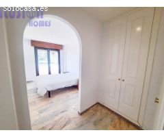 Chalet adosado en primera linea de playa con vistas al mar y jardín