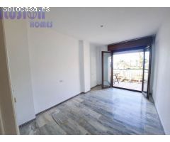 Chalet adosado en primera linea de playa con vistas al mar y jardín